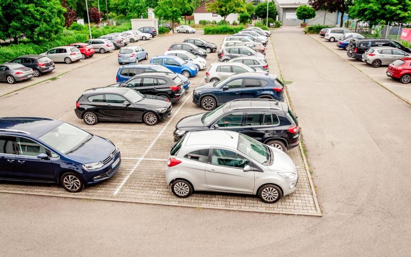 Bei uns gibt es über 140 kostenlose Parkplätze direkt am Fitnessstudio im FunSportZentrum Kornwestheim (mobil)