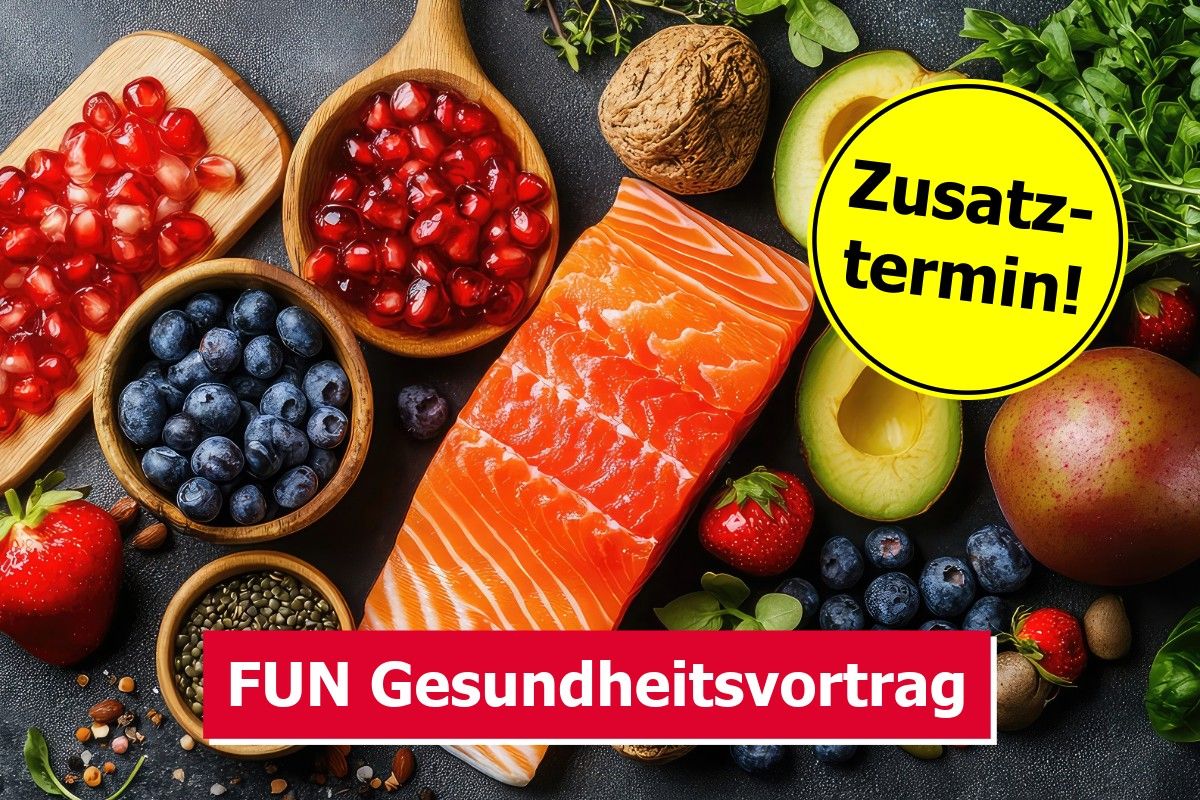 Lachs, Blaubeeren, Avocado halbiert ,walnuss Granatapfel
