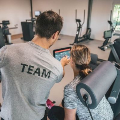 Mit dem milon Zirkel in deinem Wohlfühl-Fitnessstudio in Kornwestheim trainierst du schnell, sicher und effizient - 5