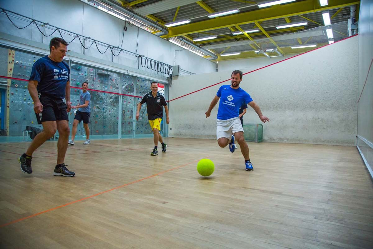 SVK FUNSportZentrum: Fun Court - Indoor Soccer, Fußball, Basketball und mehr - in Kornwestheim, Ludwigsburg, Zuffenhausen.