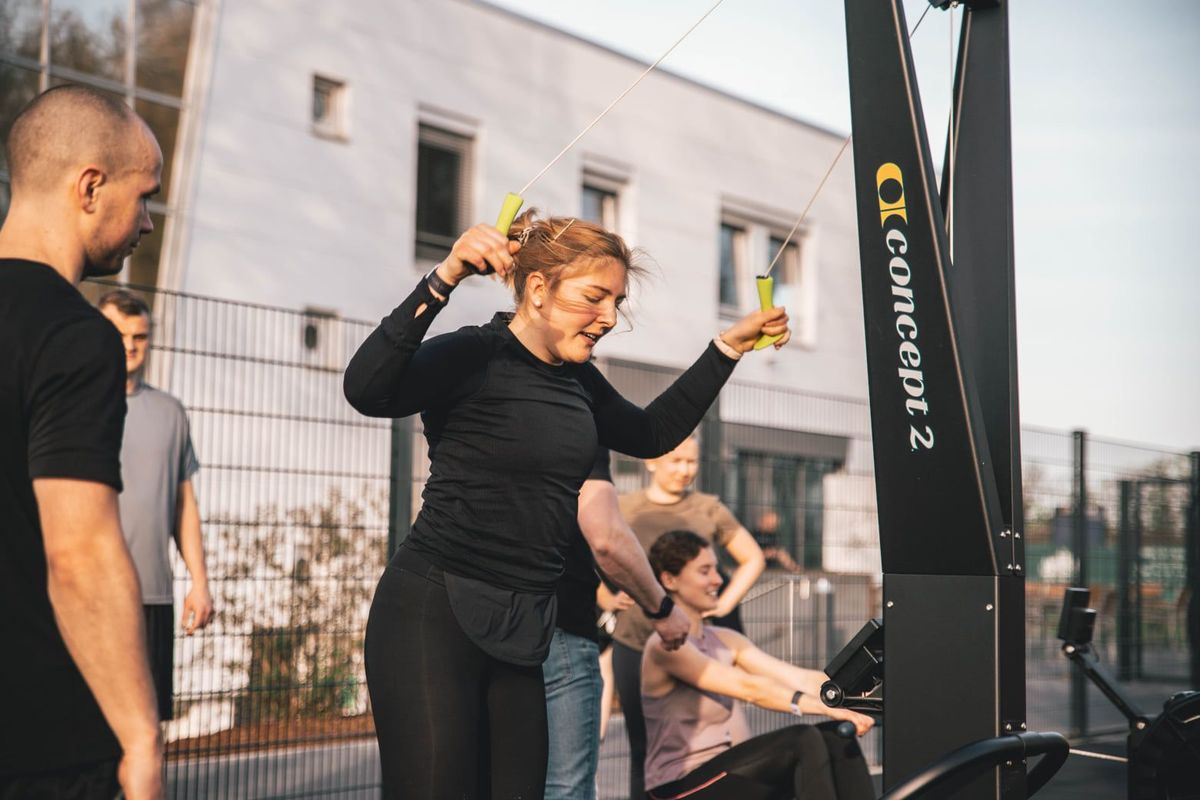 Fitness Outdoor Park in Kornwestheim - FUN Ski- und Row Ergometer Challenge - Jessi am Skiergometer