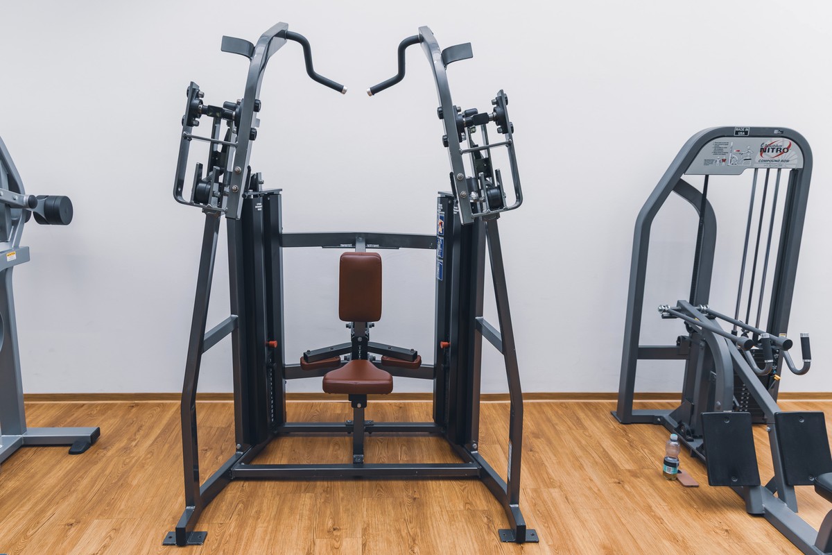 eine person auf dem neuen Gerät optimale Muskelaktivierung optimale Muskelaktivierung