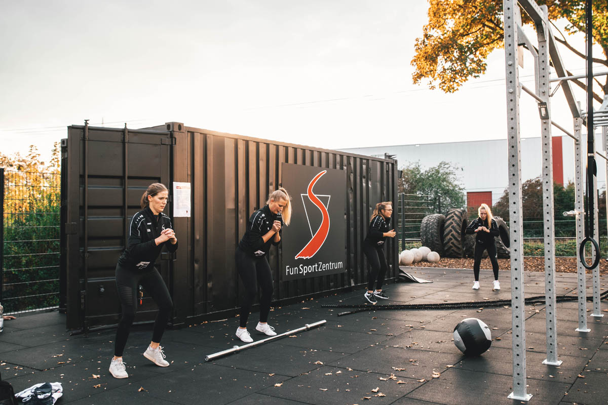 Outdoor Fitness Sportpark im FunSportZentrum Kornwestheim - Fitnesskurs mit den Cougars Football 