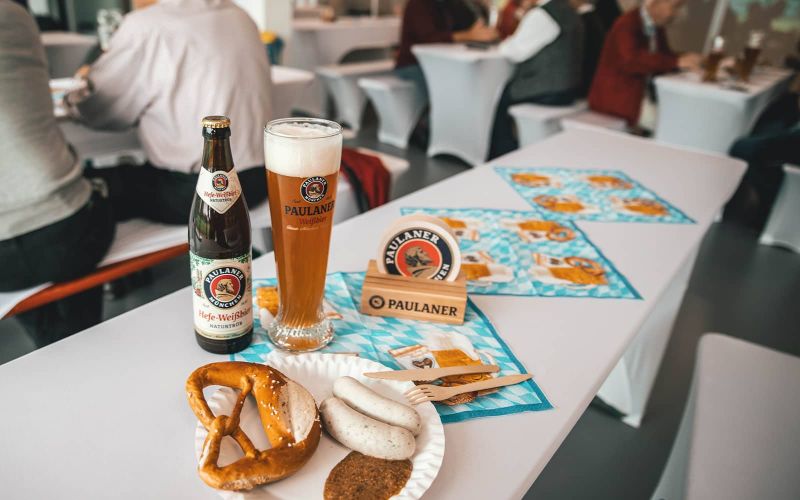Oktoberfest im FunSportZentrum Kornwestheim mit Weißwurst und Brezeln