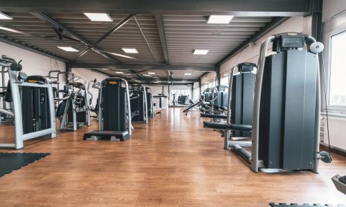 Der Gerätepark im Fitnessstudio in Kornwestheim - Geräte von Technogym und Matrix (Desktop)