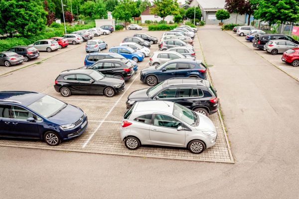 Bei uns gibt es über 140 kostenlose Parkplätze direkt am Fitnessstudio im FunSportZentrum Kornwestheim
