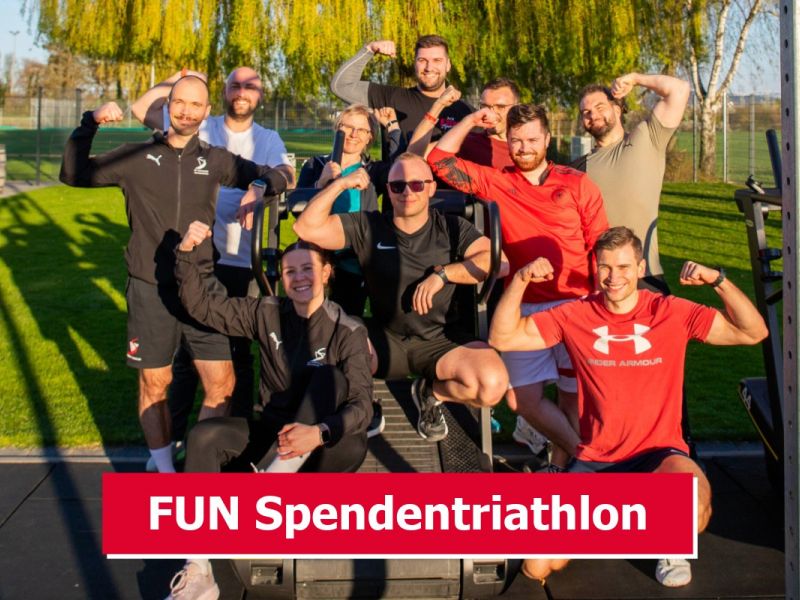 Bauarbeiter mit gelben Helm auf einer Baustelle