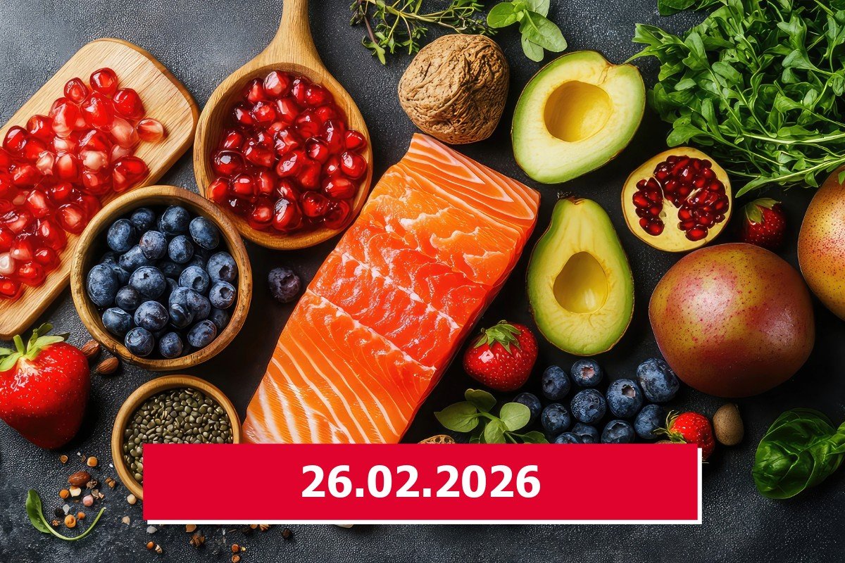 Lachs, Blaubeeren, Avocado halbiert ,walnuss Granatapfel